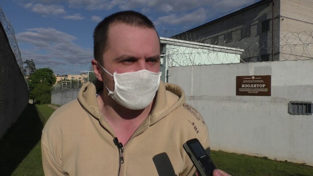 Отсидевшему срок в ИВС за кормление голубей активисту Павлинковичу дали еще 15 суток ареста